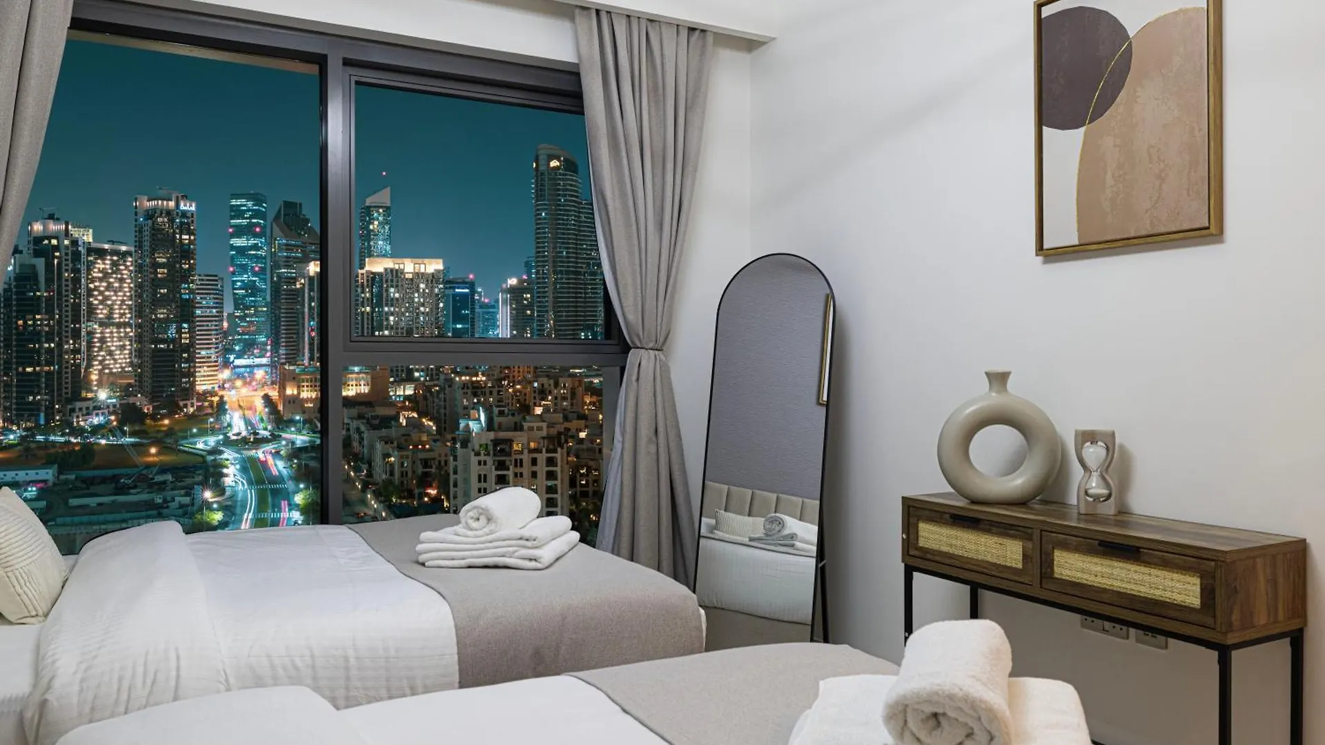 5 Minute Walk To The Fountains! Full Burj Khalifa View! 5-Star Pool & Gym! Apartment Dubai