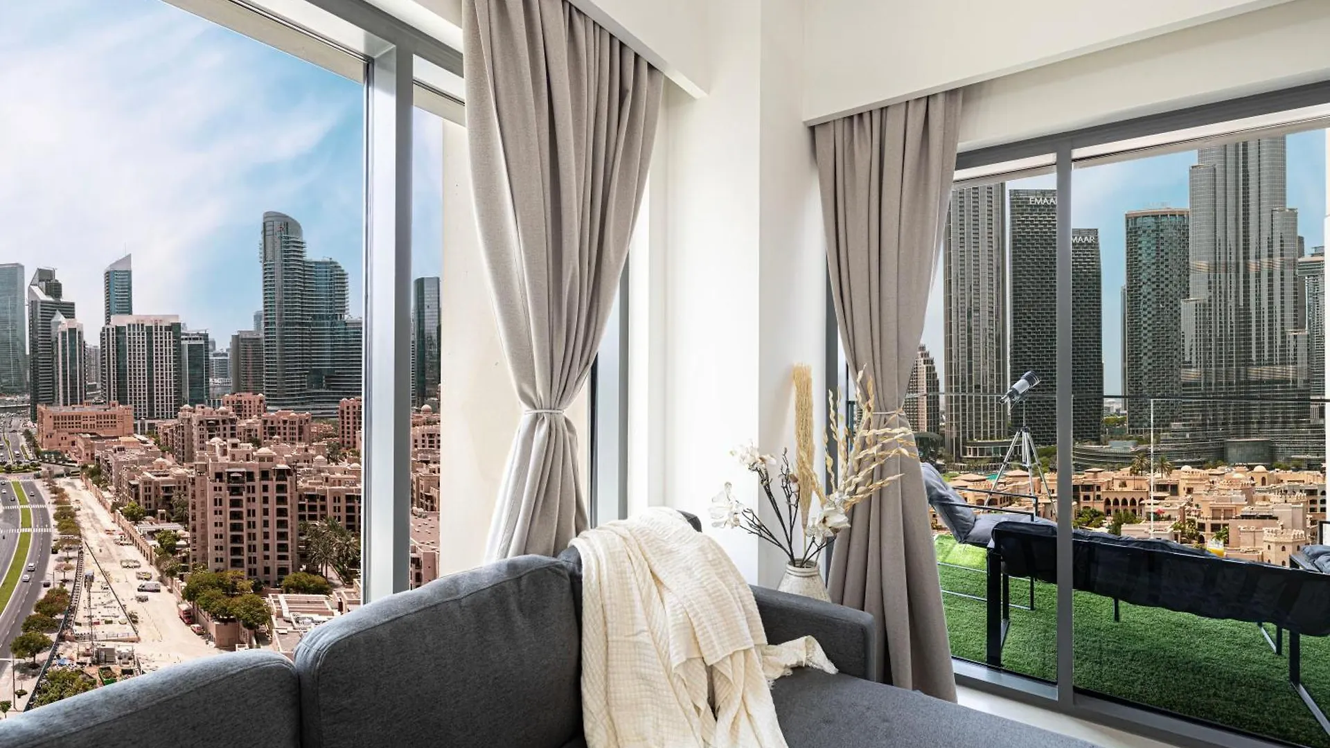 5 Minute Walk To The Fountains! Full Burj Khalifa View! 5-Star Pool & Gym! Apartment Dubai 0*,