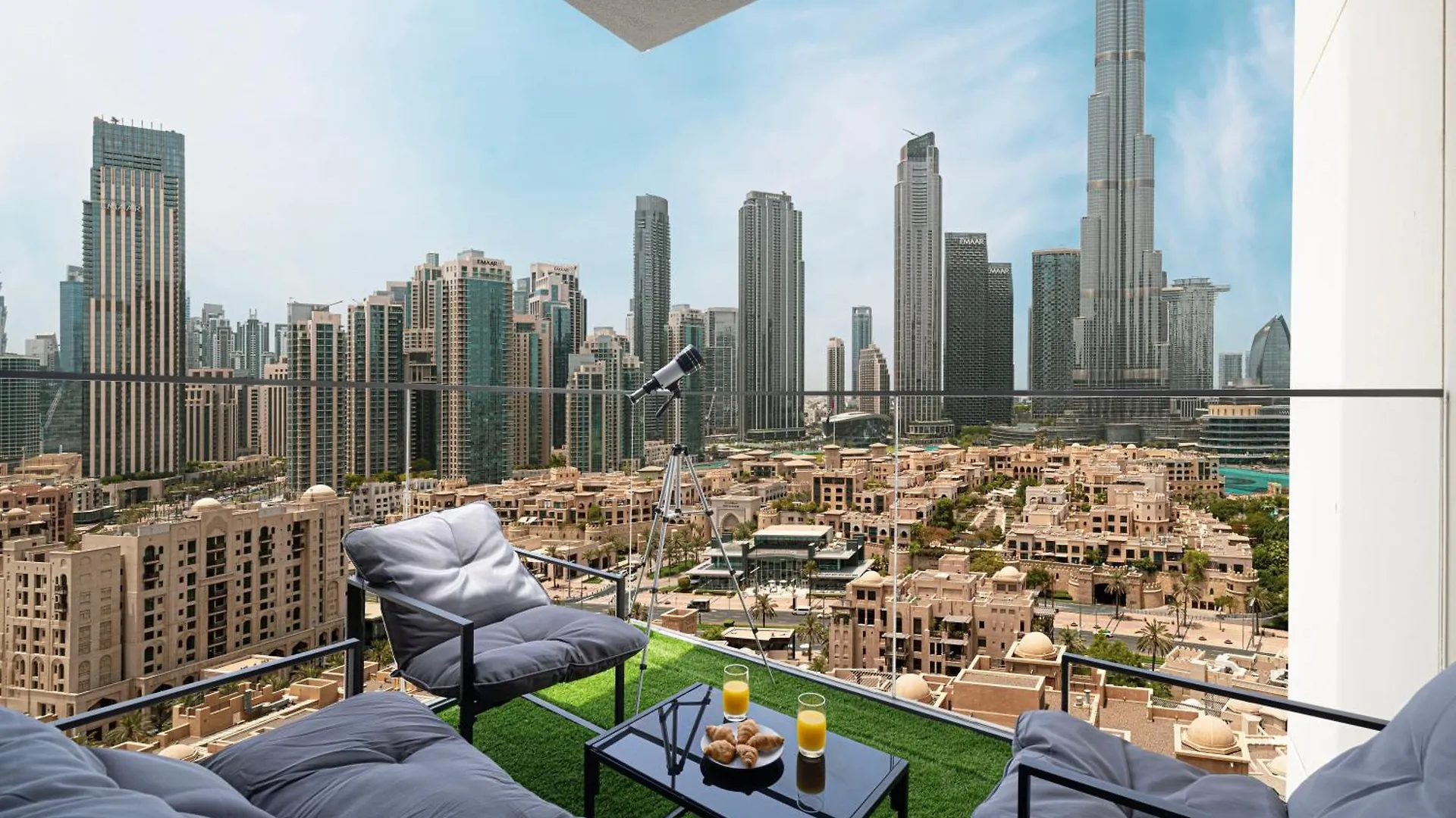 5 Minute Walk To The Fountains! Full Burj Khalifa View! 5-Star Pool & Gym! Apartment Dubai 0*,