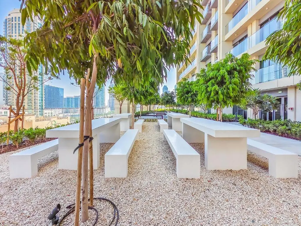 5 Minute Walk To The Fountains! Full Burj Khalifa View! 5-Star Pool & Gym! Apartment Dubai