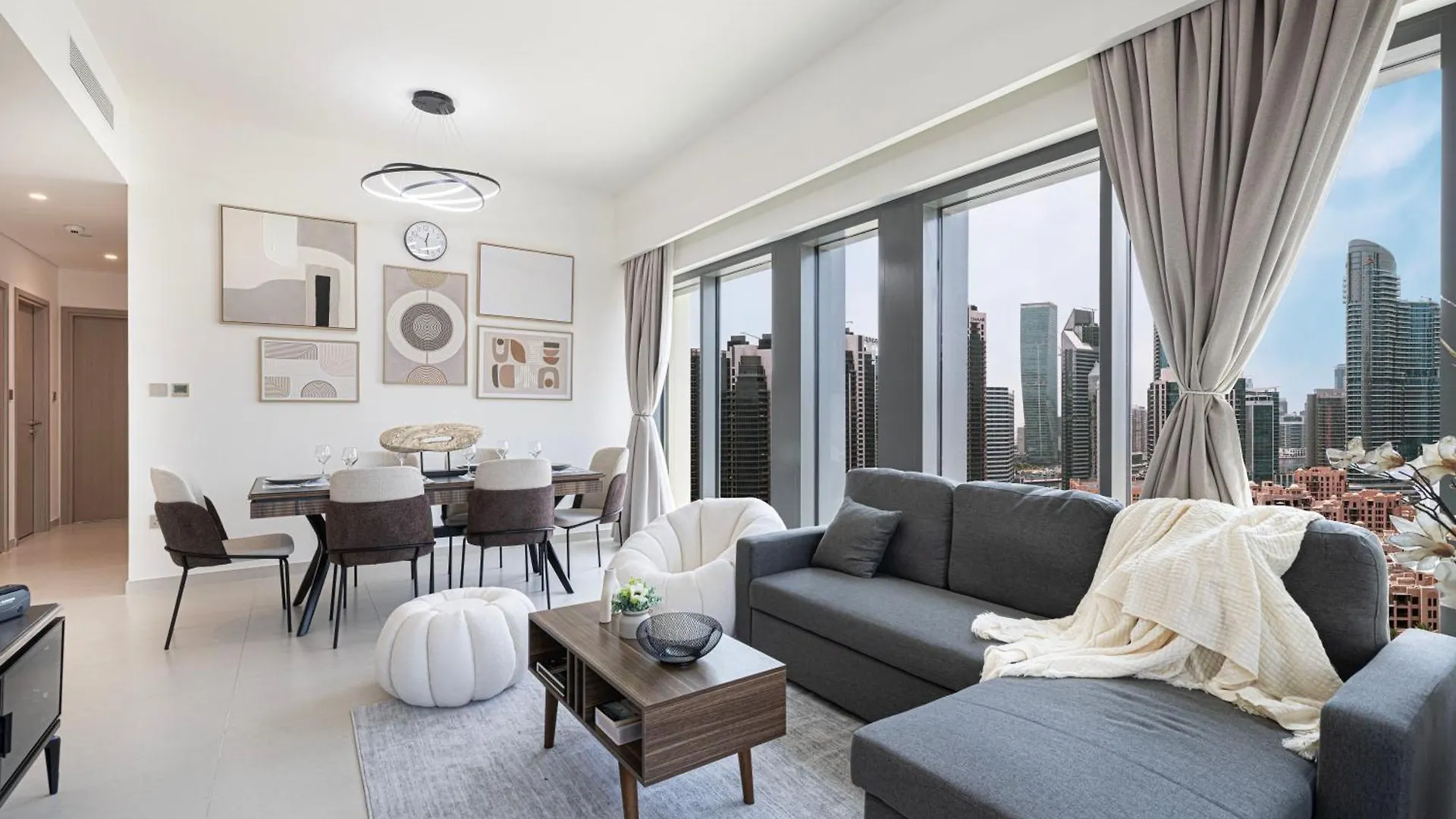 5 Minute Walk To The Fountains! Full Burj Khalifa View! 5-Star Pool & Gym! Apartment Dubai United Arab Emirates