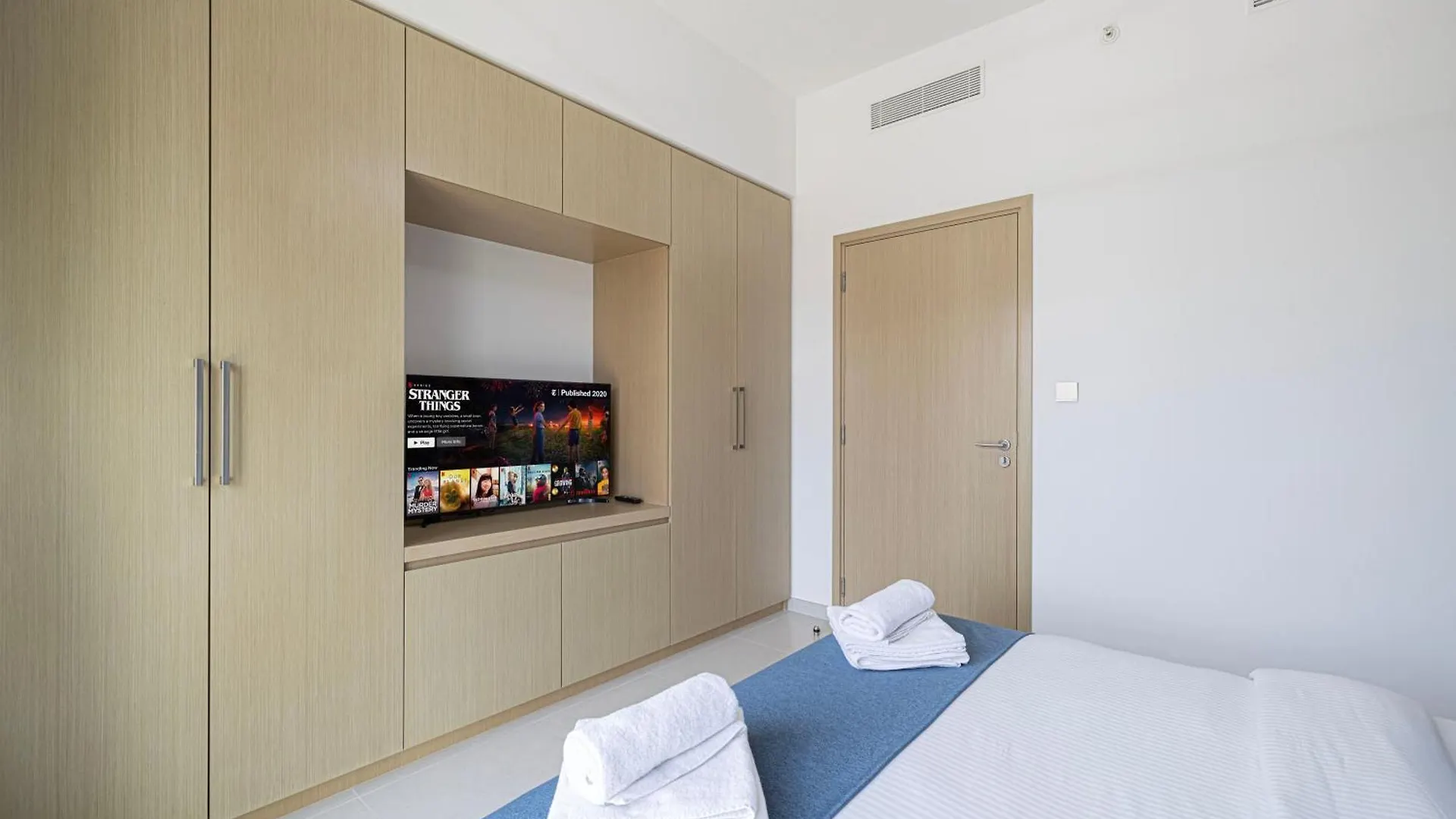 5 Minute Walk To The Fountains! Full Burj Khalifa View! 5-Star Pool & Gym! Apartment Dubai United Arab Emirates