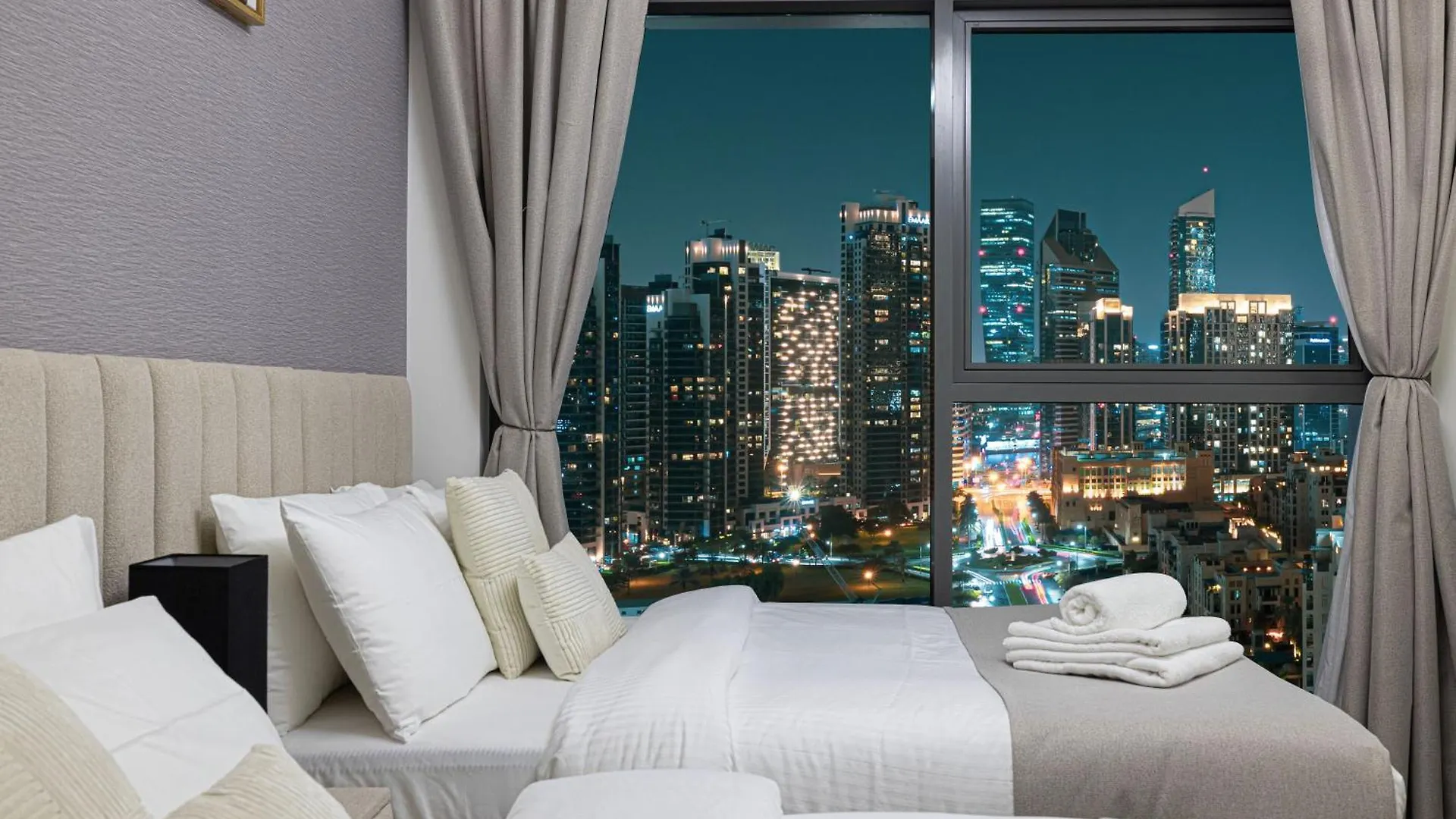 5 Minute Walk To The Fountains! Full Burj Khalifa View! 5-Star Pool & Gym! Apartment Dubai