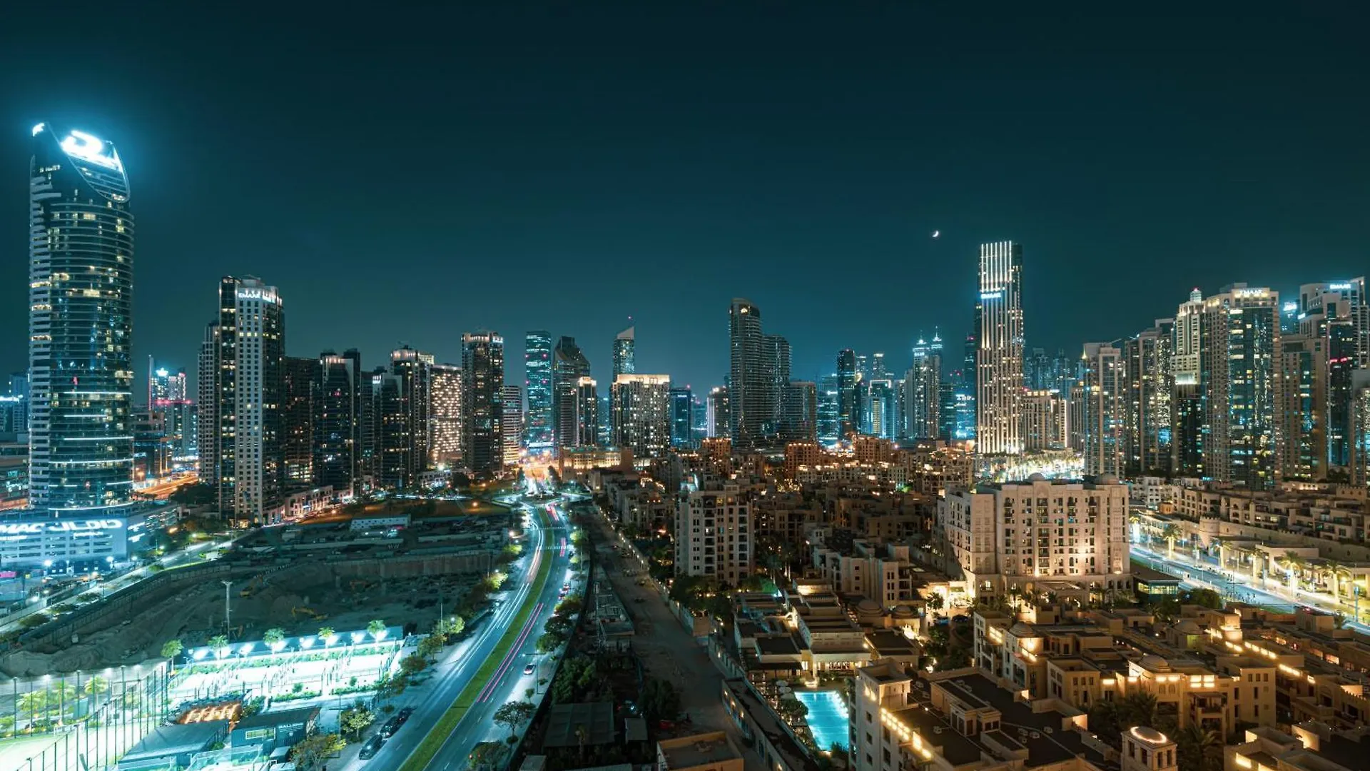5 Minute Walk To The Fountains! Full Burj Khalifa View! 5-Star Pool & Gym! Apartment Dubai 0*,